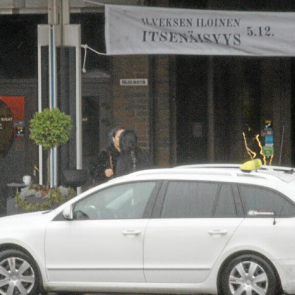 Sannin ja Voice-kaunottaren hellä hetki - paparazzikuvat!