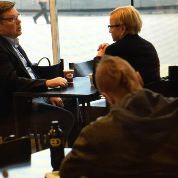 Outo mies lähti Aarnio-käräjiltä - näin seurasi Jaria - kuvat!