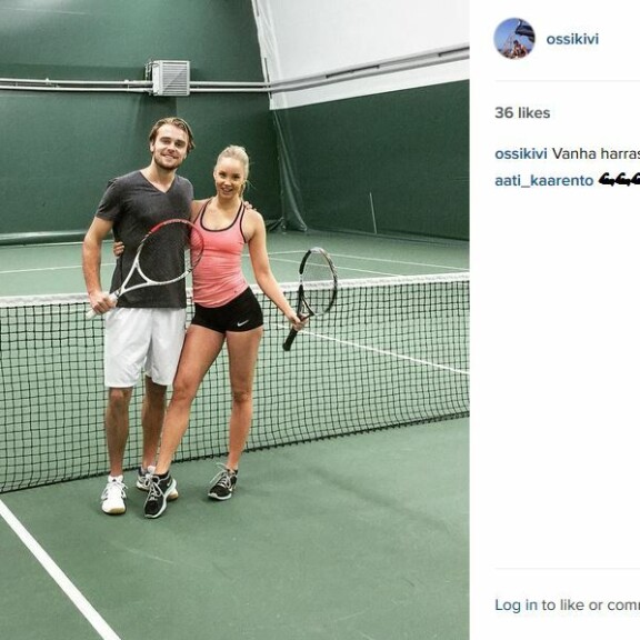 Uuh, mikä tennisasu Sabina Särkällä – reidet vain vilkkuvat!