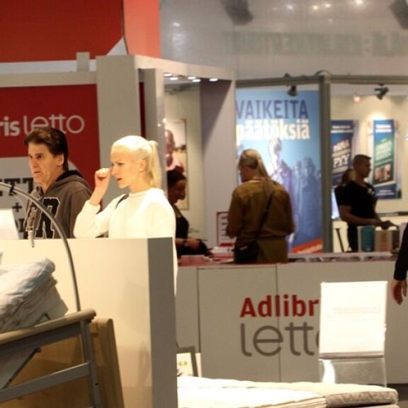 Oho, Frederik sänkykaupoilla nuoren blondin kera - kuvat!