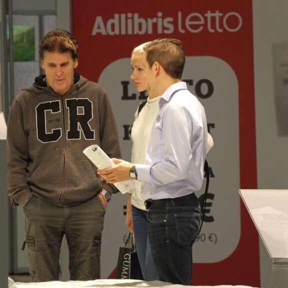 Oho, Frederik sänkykaupoilla nuoren blondin kera - kuvat!