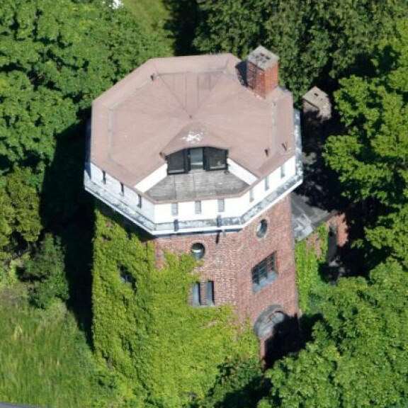 Helsingin erikoisin koti? Ville Valo myy tornitalonsa – kuvat!