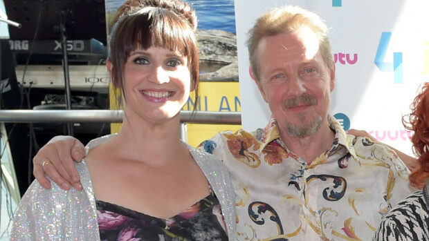 Pave Maijanen pyysi Maija Vilkkumaalta anteeksi 'tökeryyttä' - tässä syy! Pave Maijanen pyysi Maija Vilkkumaalta anteeksi 'tökeryyttä' - tässä syy!