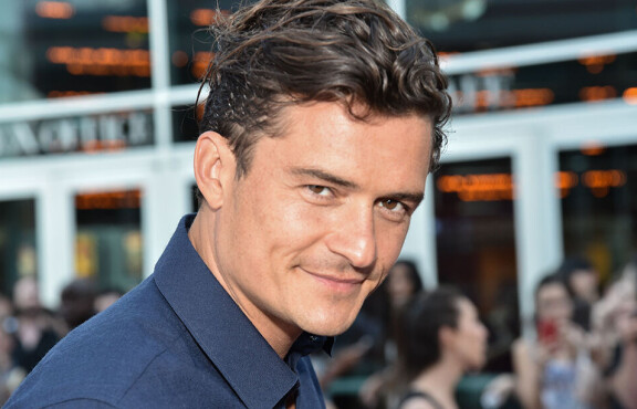 Orlando Bloom altistaa lapsensa 20-minuuttisille buddhalaisille lauluille päivittäin.