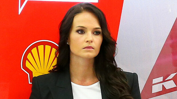 Kimin Minttu edustaa superkalliissa - myös sama laukkumaku kuin Jennillä! Kimin Minttu edustaa superkalliissa - myös sama laukkumaku kuin Jennillä!