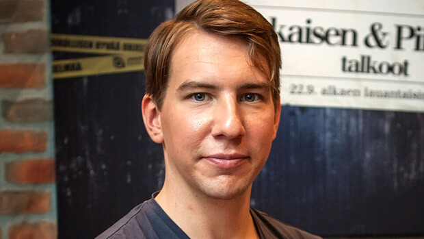 Aku Hirviniemen kostea kapakkailta - kiihkeä blondi ahdisteli! Aku Hirviniemen kostea kapakkailta - kiihkeä blondi ahdisteli!