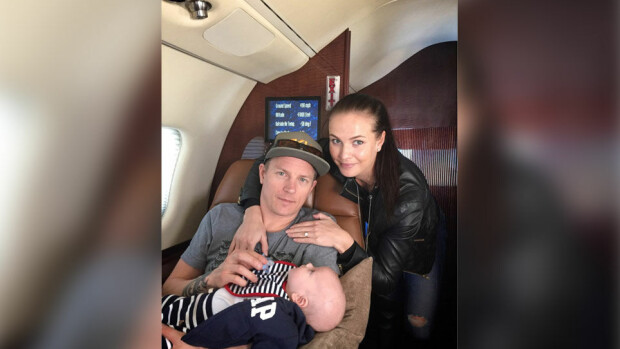 Kimi Räikkönen ja Minttu: kuolinuutinen varjosti Robinin ristiäisiä! Kimi Räikkönen ja Minttu: kuolinuutinen varjosti Robinin ristiäisiä!