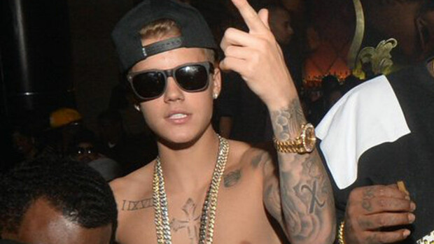 Justin Bieber muutti 'avaruusalukseen' - kuvat! Justin Bieber muutti 'avaruusalukseen' - kuvat!