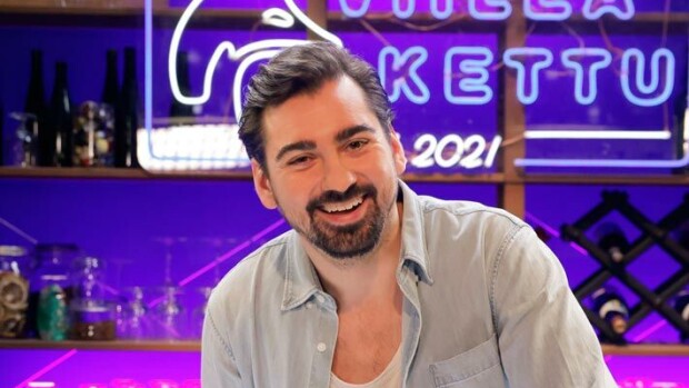 Gogi Mavromichalis paljastaa työkseen yksityiskohtia avioliitostaan – näin ruutukasvon vaimo suhtautuu asiaan Gogi Mavromichalis