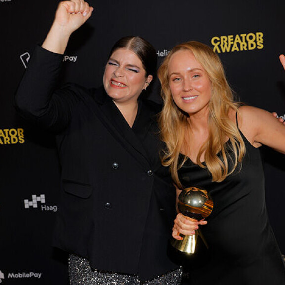 Enni ja Kirsikka palkittiin vuoden podcast-palkinnolla Creator Awardseissa tänä vuonna. Enni Koistinen ja Kirsikka Simberg