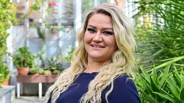 Lentoemäntä Anna-Kaisa Saarenpää kohtasi entisen seksikumppaninsa matkustamossa – tyttöystävän kanssa matkustanut mies lähetti törkyviestejä Anna-Kaisa Saarenpää
