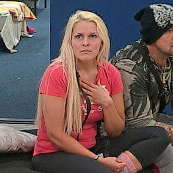 Anne-Mari osallistui Julkkis Big Brotheriin 2013. Mukana kuvassa Esko Eerikäinen. Anne-Mari osallistui Julkkis Big Brotheriin 2013. Mukana kuvassa Esko Eerikäinen.