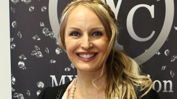 Kirjailija Laura Paloheimon uusi teos syntyy yllättävässä paikassa! Kirjailija Laura Paloheimon uusi teos syntyy yllättävässä paikassa!