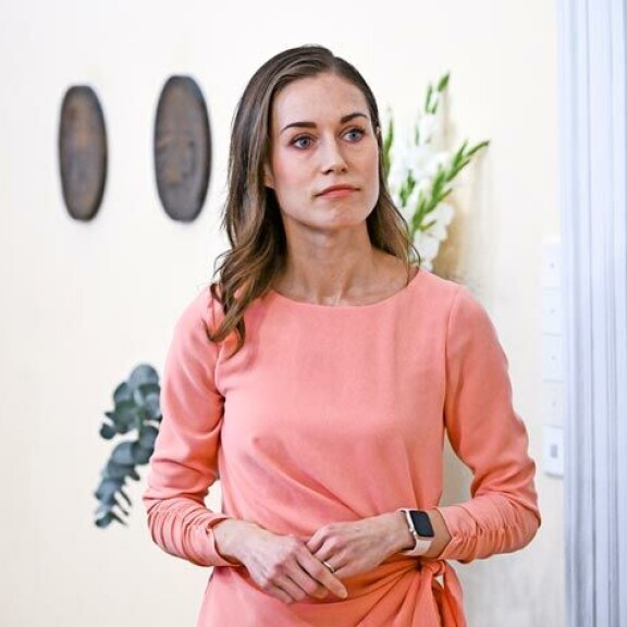 Sanna Marin tilasi ilmavoimien kuusipaikkaisen Learjet-koneen, vaikka hänelle oli jo varattu edellispäivän lentoliput Norjaan. – Ministereiden aikataulumuutokset ovat hyvin tavanomaisia, Seiskalle kerrottiin. Sanna Marin tilasi ilmavoimien kuusipaikkaisen Learjet-koneen, vaikka hänelle oli jo varattu edellispäivän lentoliput Norjaan. – Ministereiden aikataulumuutokset ovat hyvin tavanomaisia, Seiskalle kerrottiin.
