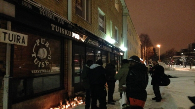 Oulun somalit kokoontuivat tragediapaikalle: tällainen oli surmaaja! Oulun somalit kokoontuivat tragediapaikalle: tällainen oli surmaaja!