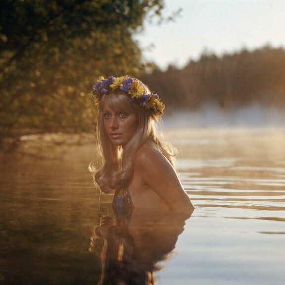 Miss Suomi 1970 Ursula Rainio oli ensimmäinen kohumissi, joka ryhtyi rahastamaan lehdistöä tempauksillaan. Hän muun muassa poseerasi alasti Hymyn kannessa ja aiheutti kohua rakkausjutuillaan Ursula Rainio