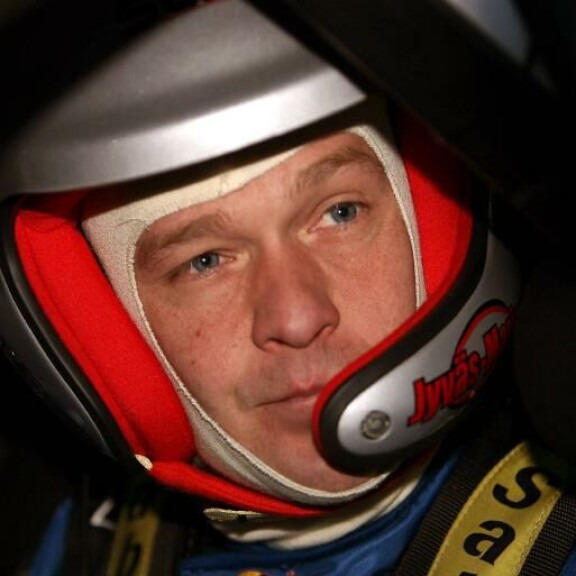 Harri Rovanperä oli aikoinaan itsekin melkoinen ratinkääntäjä. Ex-rallitähti on tehnyt pitkän päivätyön poikansa menestyksen eteen. Harri Rovanperä oli aikoinaan itsekin melkoinen ratinkääntäjä. Ex-rallitähti on tehnyt pitkän päivätyön poikansa menestyksen eteen.