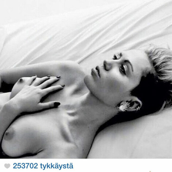 Tässä on Miley Cyrusin kohuttu nännikuva - alastonkuva oli liikaa Instagramille!