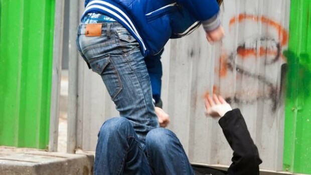 Ja taas: miesjoukko pahoinpiteli nuorukaisen Helsingissä - raju kuva! Ja taas: miesjoukko pahoinpiteli nuorukaisen Helsingissä - raju kuva!