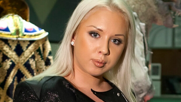 Henna Kalinainen sai 'vastenmielistä' postia: Niin naurettavan näköinen, että morjens!! Henna Kalinainen sai 'vastenmielistä' postia: Niin naurettavan näköinen, että morjens!!