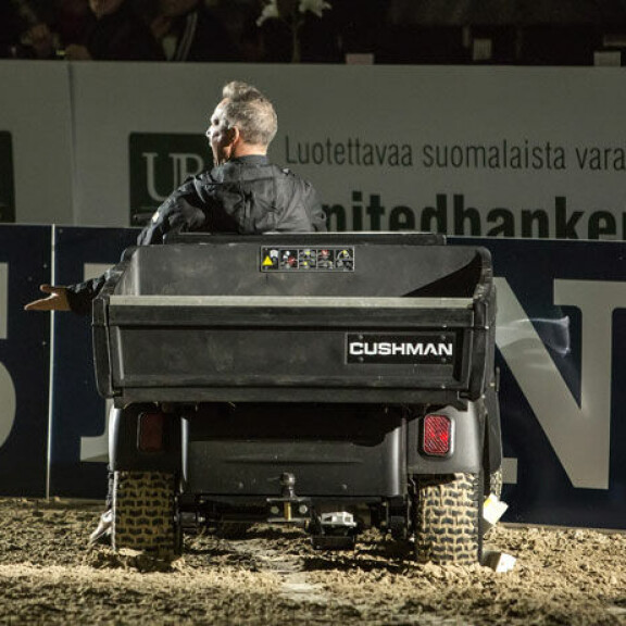 Hups, Marko Björs ajoi laitaa päin jäähallissa - katso kuva!