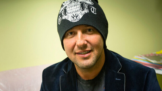 Kumpi tienaa enemmän, Esko Eerikäinen vai Martina Aitolehti?! Kumpi tienaa enemmän, Esko Eerikäinen vai Martina Aitolehti?!