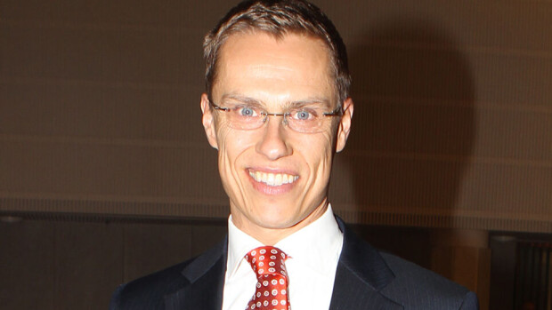 Alexander Stubb viljeli v***u-sanaa jalkapallo-ottelussa! Alexander Stubb viljeli v***u-sanaa jalkapallo-ottelussa!