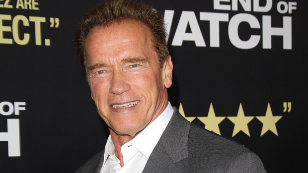 Voihan Schwarzenegger, mikä auto! Tällä Iso-Arska kurvailee – kuva! Voihan Schwarzenegger, mikä auto! Tällä Iso-Arska kurvailee – kuva!