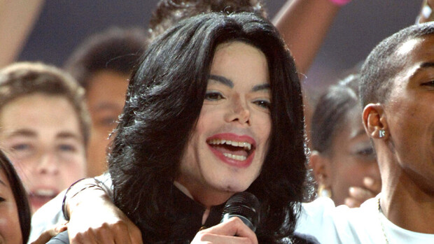 Michael Jackson roikotti Blanket-vauvaansa parvekkeelta – tältä lapsi näyttää nykyään