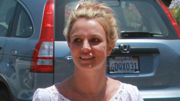 Hyh, Britney! Sinusta on tullut pandameikkinen röökimuija! Hyh, Britney! Sinusta on tullut pandameikkinen röökimuija!