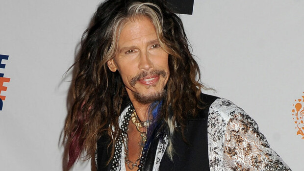 Steven Tyler kanniskeli pyykkisäkkejä ympäri Helsinkiä – kuvat! Steven Tyler kanniskeli pyykkisäkkejä ympäri Helsinkiä – kuvat!