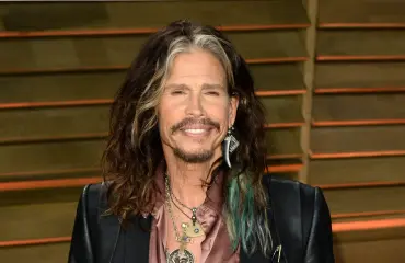 Steven Tyler peruu keikkansa terveysongelmien vuoksi - äänihuulet vuotivat verta!