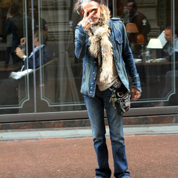 Steven Tyler kanniskeli pyykkisäkkejä ympäri Helsinkiä – kuvat!