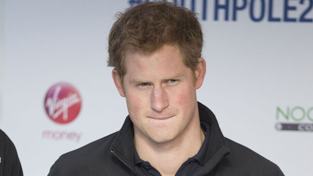 Prinssi Harry piikittelee taas brittihovia: 'Vasta, kun makaat lattialla sikiöasennossa...'