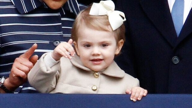 Prinsessa Estelle nauratti kansaa - kuvat! Prinsessa Estelle nauratti kansaa - kuvat!
