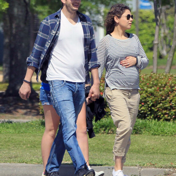 Mila Kunisin vauvamasu alkaa vihdoin näkyä - katso kuvat ja kumpi tulee!
