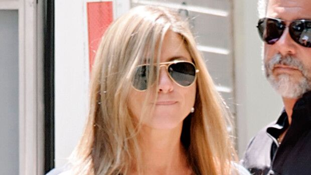 Jennifer Aniston kuvauksissa - tästä tyylistä on glamour kaukana! Jennifer Aniston kuvauksissa - tästä tyylistä on glamour kaukana!