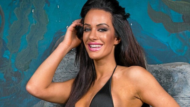 Viidakon tähtösellä riitaisa ero julkkisvalmentajasta - poliisit hälytettiin paikalle! Viidakon tähtösellä riitaisa ero julkkisvalmentajasta - poliisit hälytettiin paikalle!