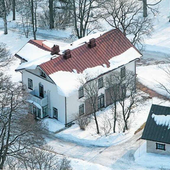 Antti Herlinillä on tontteja vaikka muille jakaa: tällainen on hänen perhetilansa - kuvat!