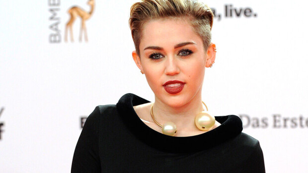 Miley Cyrus yllätti vihdoin oikeasti! Miley Cyrus yllätti vihdoin oikeasti!