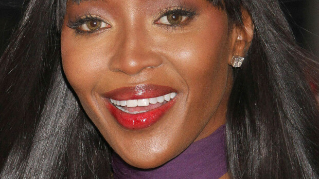 Naomi Campbell repesi Kim Kardashianin ja Kanye Westin Vogue-kannelle - video! Naomi Campbell repesi Kim Kardashianin ja Kanye Westin Vogue-kannelle - video!