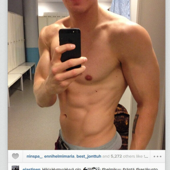 Uuuh, mitä pullistelua, Elastinen ja Musta Barbaari - katso!