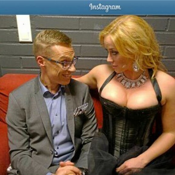Tässä on Alexander Stubbin kohuttu tissikuva Putous-Iinasta - katso!