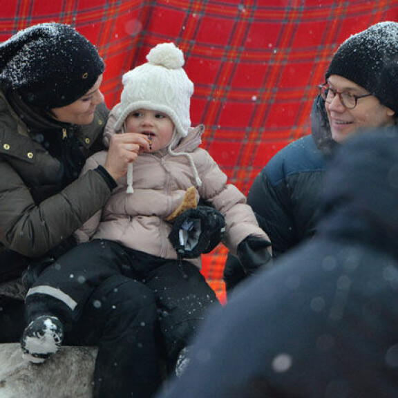 Pikku-Estelle edusti iloisena Uumajassa - katso kuvat!