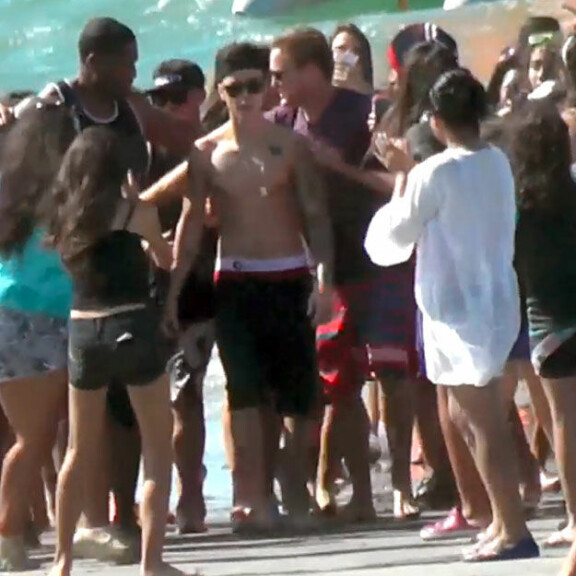 Miten Bieber toipuu kohusta - uudet kuvat Panamasta!