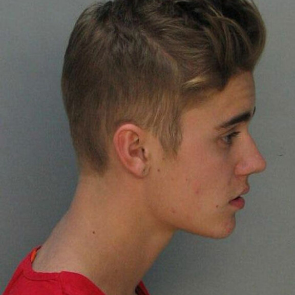 Tässä on Bieberin pidätyskuva - noloa, Justin!