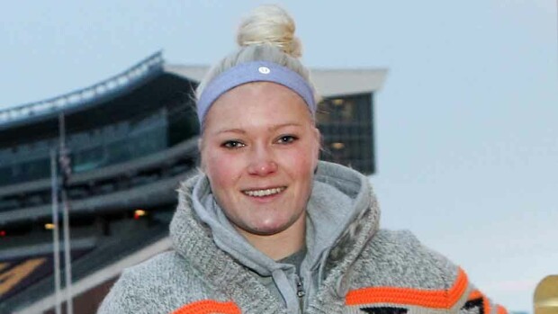 Naisleijonien tähtimaalivahti Noora Räty: Suomesta puuttuu kannattajakulttuuri! Naisleijonien tähtimaalivahti Noora Räty: Suomesta puuttuu kannattajakulttuuri!