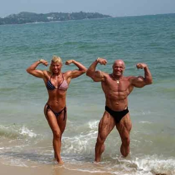 Superkuumat lomakuvat: Viidakon tähtönen Tiina Jylhä ja Tape Thaimaassa!