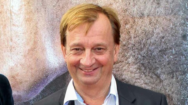 Näin likaisella Bemarilla Hjallis Harkimo kurvailee! Näin likaisella Bemarilla Hjallis Harkimo kurvailee!