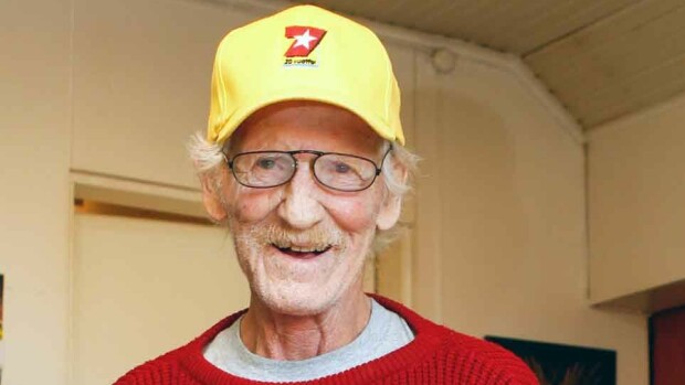 Artturi, 74, sai Seiskalta uuden pyörän! Artturi, 74, sai Seiskalta uuden pyörän!